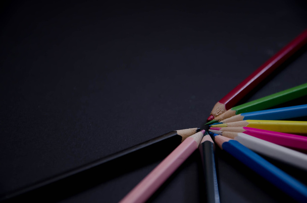 олівець колір фону
 - Фото, зображення
