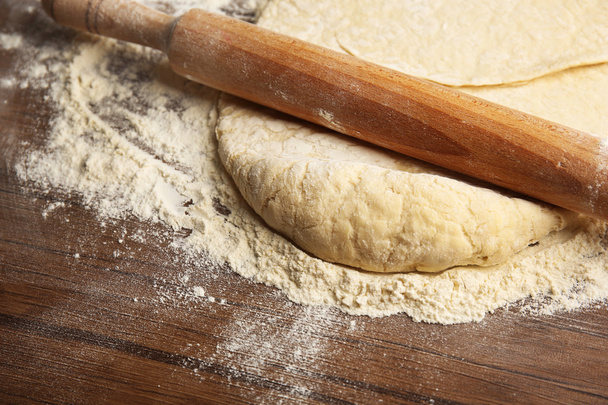Dough for pizza and rolling-pin - Фото, изображение