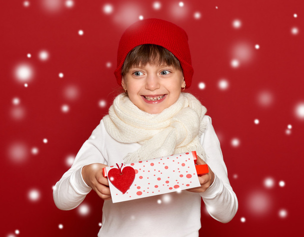 inverno, bambino, concetto d'amore di San Valentino - ragazza felice in cappello con
  - Foto, immagini