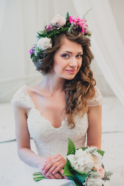 hübsche Braut Porträt Hochzeit Make-up im Studio - Foto, Bild