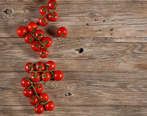 Cherry vine tomatoes, view from above - Foto, imagen