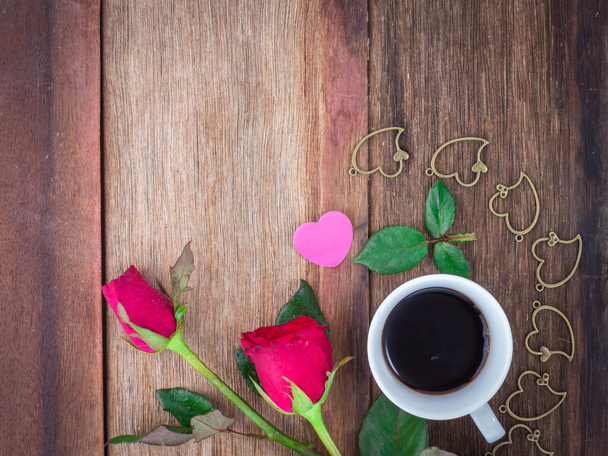 red roses on wooden Board - Фото, зображення