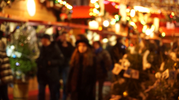 La gente visita Feria de Navidad
 - Metraje, vídeo