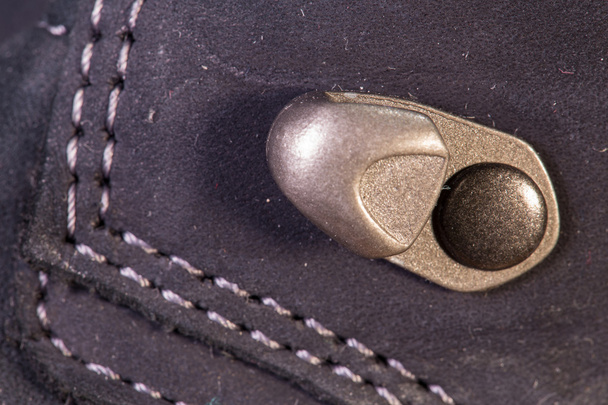 Detail van de trekking schoenen haak en lus voor de riem. - Foto, afbeelding