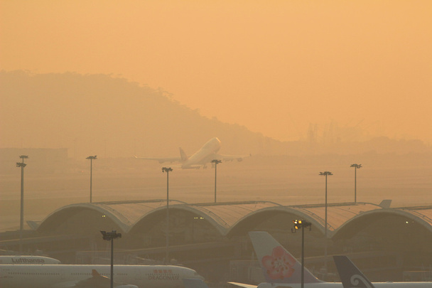 Aeroporto de Chek Lap Kok, Hong Kong - Foto, Imagem