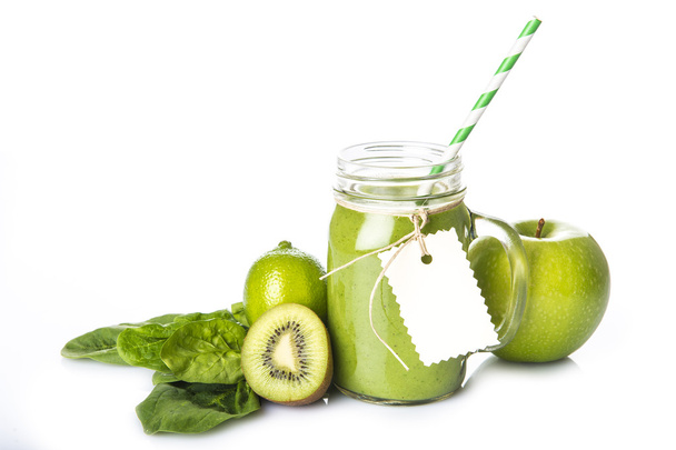 vihreä smoothie eristetty valkoisella taustalla
 - Valokuva, kuva