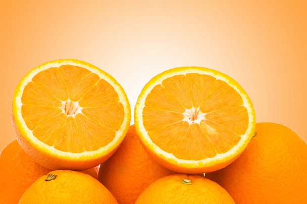 Orangen auf dem Hintergrund des Gefälles - Foto, Bild