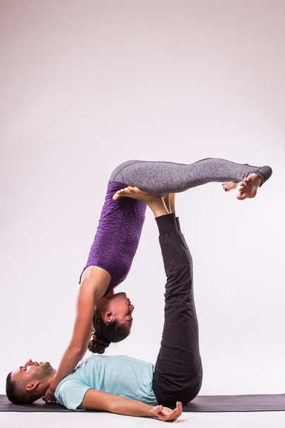 Young healthy couple in yoga - Foto, Imagen