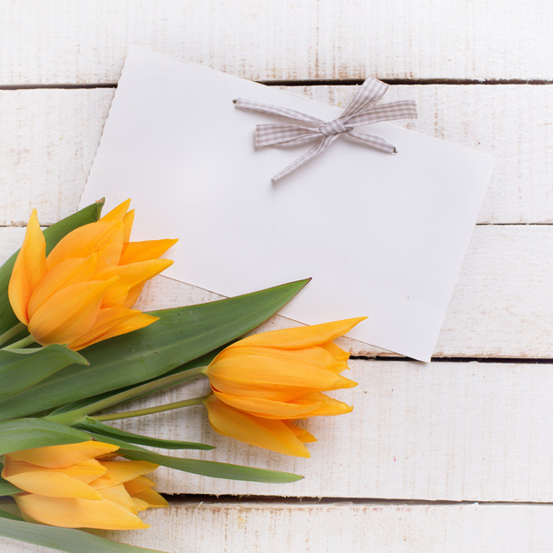 Yellow tulips flowers and tag - Φωτογραφία, εικόνα