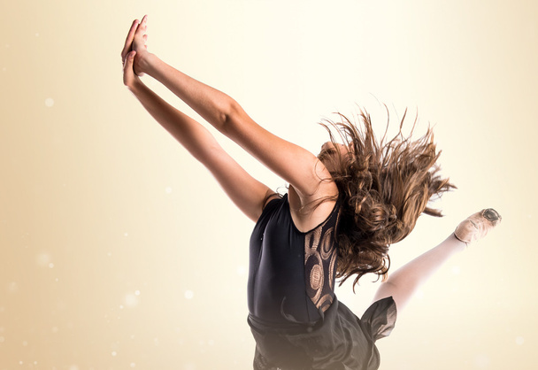 Hermosa chica de ballet saltando
 - Foto, imagen