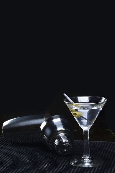 cocktail martini com azeitonas
 - Foto, Imagem