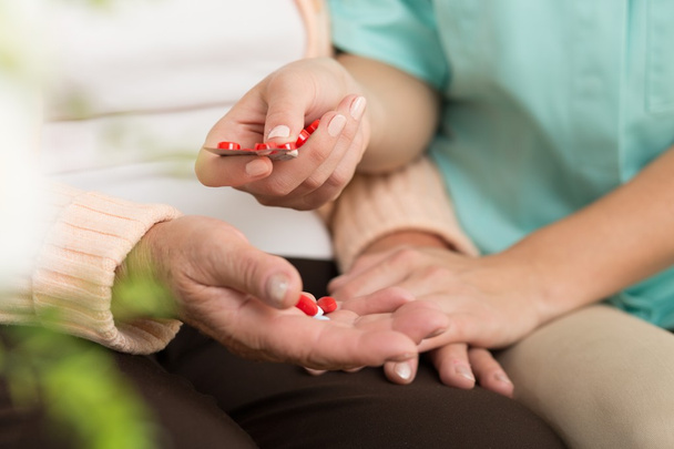 Senior patient taking pills  - Foto, afbeelding
