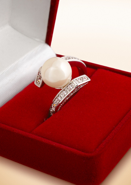 Ring with pearl in gift box - Фото, изображение