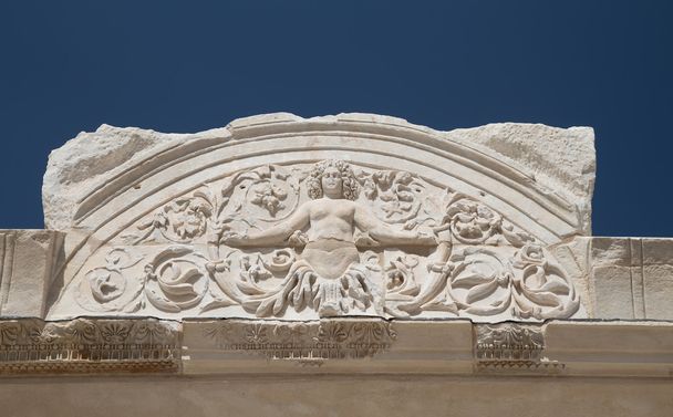 Templo de Adriano em Éfeso Cidade Antiga
 - Foto, Imagem