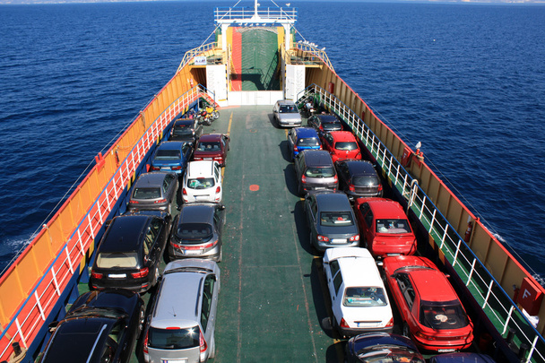 Barco de ferry
 - Foto, Imagem