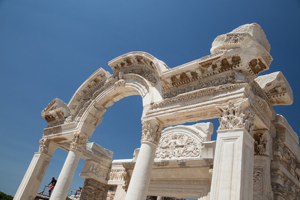 Templo de Adriano en Éfeso Ciudad Antigua
 - Foto, imagen