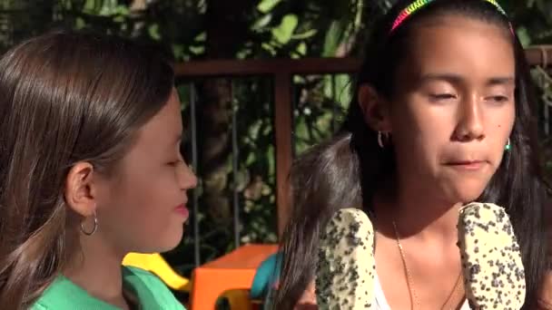 Kids Eating Ice Cream Dessert - Filmagem, Vídeo