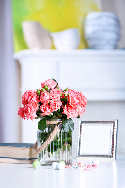 Beautiful roses in vase - Fotografie, Obrázek