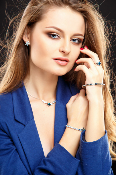 Close-up portrait of beautiful young woman in blue jacket with luxury jewelry and perfect make up. Fashion beauty portrait - Foto, Bild