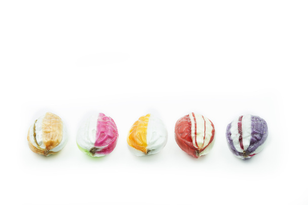Пять конфет, изолированных на белом
 - Фото, изображение