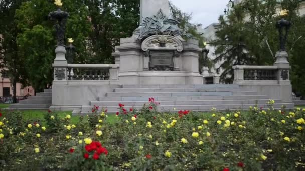 Pomnik Adama Mickiewicza, Warszawa, Polska - Materiał filmowy, wideo