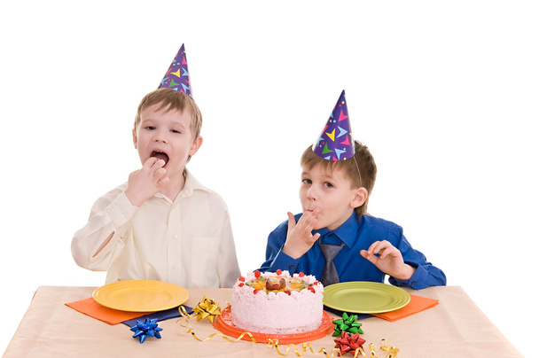 Dois rapazes com bolo
 - Foto, Imagem