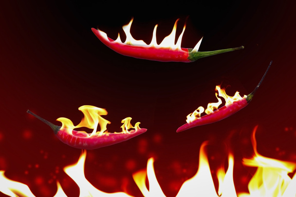 scharfes Chili in Flammen fliegende Pfanne. - Foto, Bild