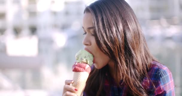 girl eating delicious ice cream - Imágenes, Vídeo