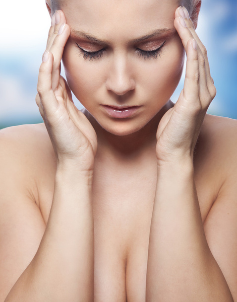 Frau mit Kopfschmerzen - Foto, Bild