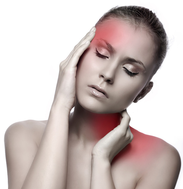 женщина с головной болью на белом фоне - Фото, изображение