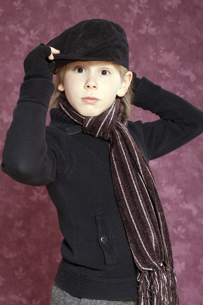 Aranyos fiú öltözött alkalmi ruhák - Fotó, kép