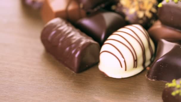 cukorka, csokoládé különböző formájú - Felvétel, videó