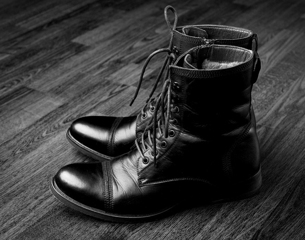 Αρσενικό μαύρες μπότες - Φωτογραφία, εικόνα