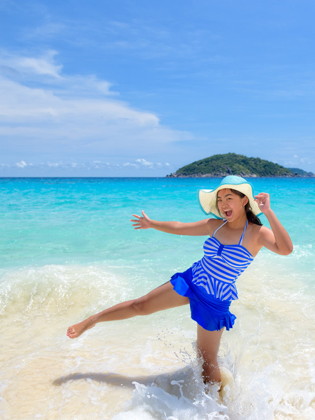 Žena zábava na pláži v Thajsku - Fotografie, Obrázek