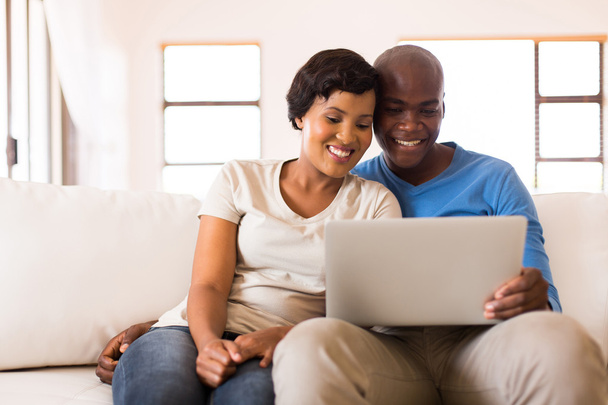 couple using laptop computer - Foto, Imagem