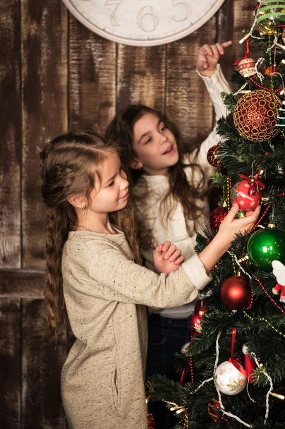  beautiful girls decorating christmas tree - Foto, immagini