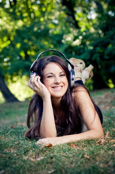 Слушая музыку
 - Фото, изображение