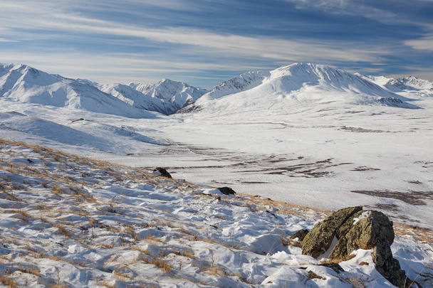 Hermoso paisaje de invierno, montañas de Altai Rusia
. - Foto, Imagen