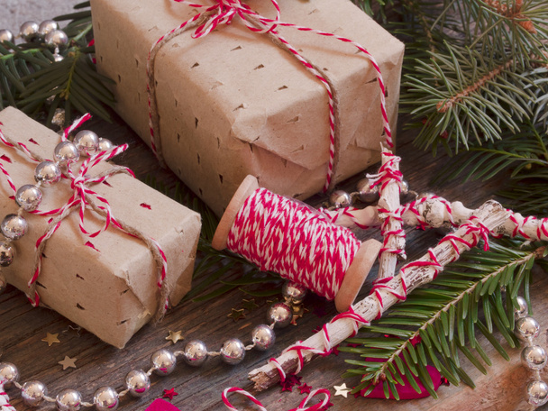 Рождественские подарки с украшением
 - Фото, изображение