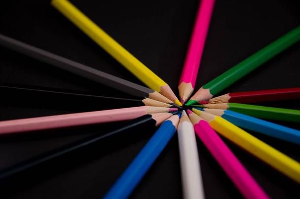 potlood gekleurde school - Foto, afbeelding