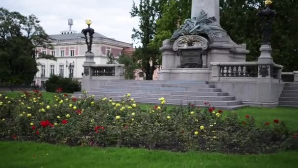 Památník Adam Mickiewicz, Varšava, Polsko - Záběry, video