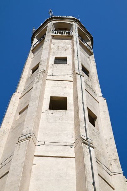ロンバルディア州、イタリアのコモ湖の上の灯台 - 写真・画像