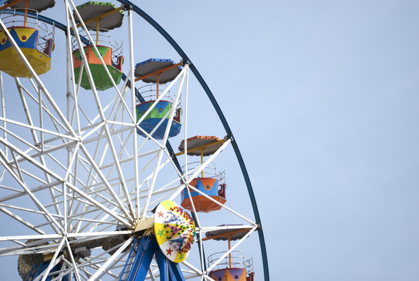 Большое колесо на ярмарке
 - Фото, изображение