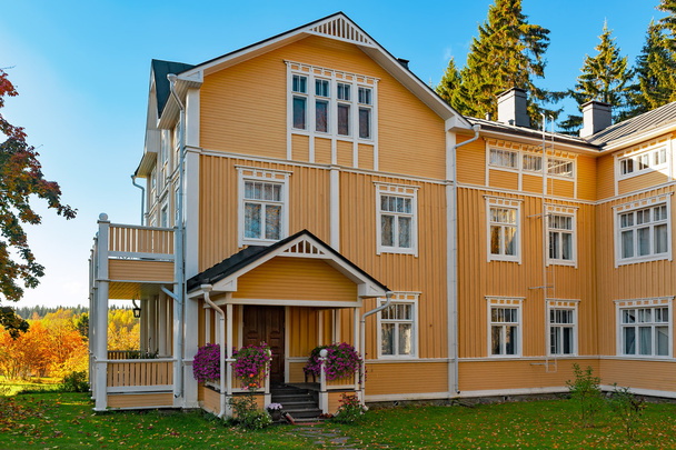 Edifício principal velho da propriedade de Papinniemi no monastery novo de Valamo
 - Foto, Imagem