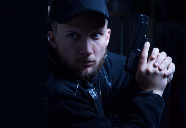 Policeman with gun - Fotografie, Obrázek