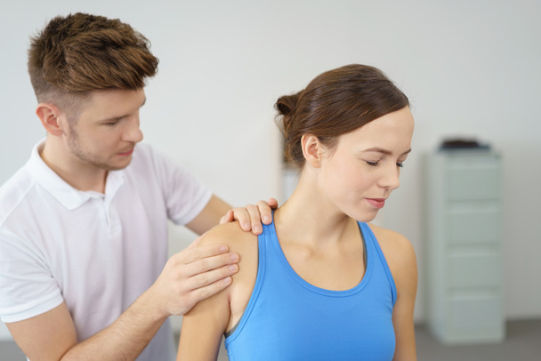 Woman Enduring the Pain of a Shoulder Massage - Zdjęcie, obraz