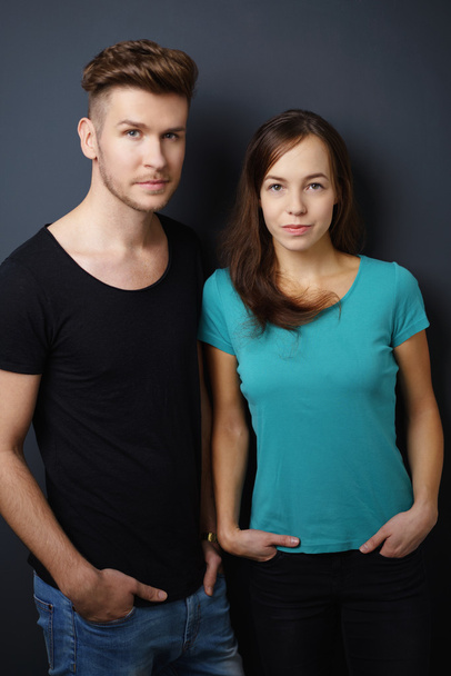 trendy couple against black background - Fotoğraf, Görsel