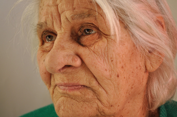 das Gesicht einer alten Frau - Foto, Bild