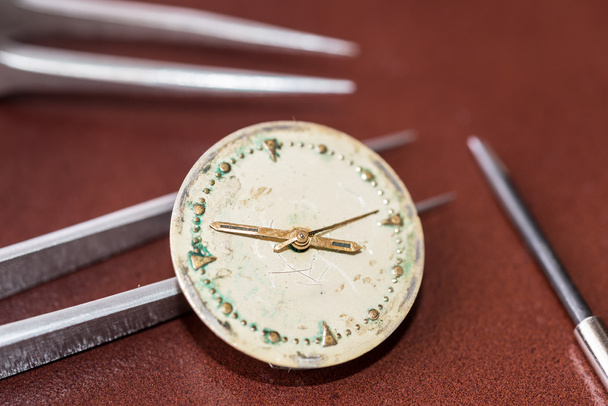 Reparation and restoration of watches - Foto, Bild