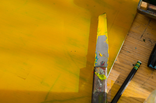 yellow acrylic paint preparing for mono print and screen printing - Valokuva, kuva